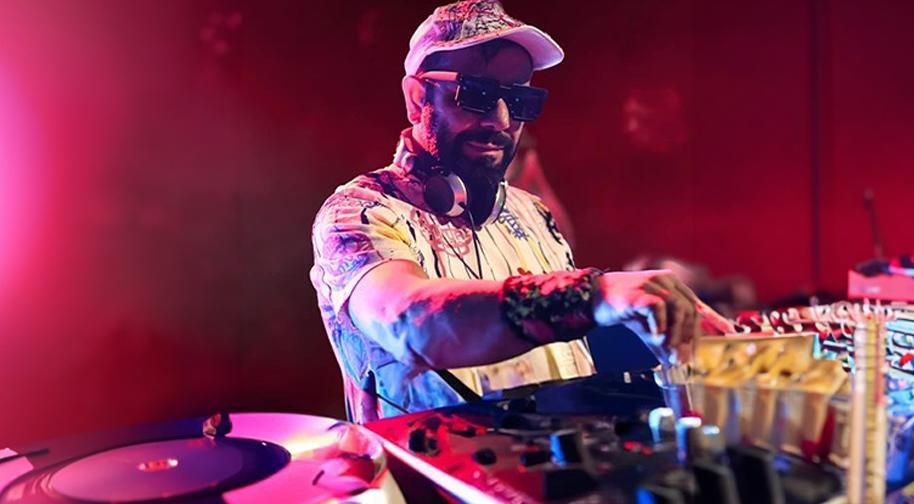 Dj Hakan Küfündür ile 90lar & 2000ler Türkçe Pop Parti